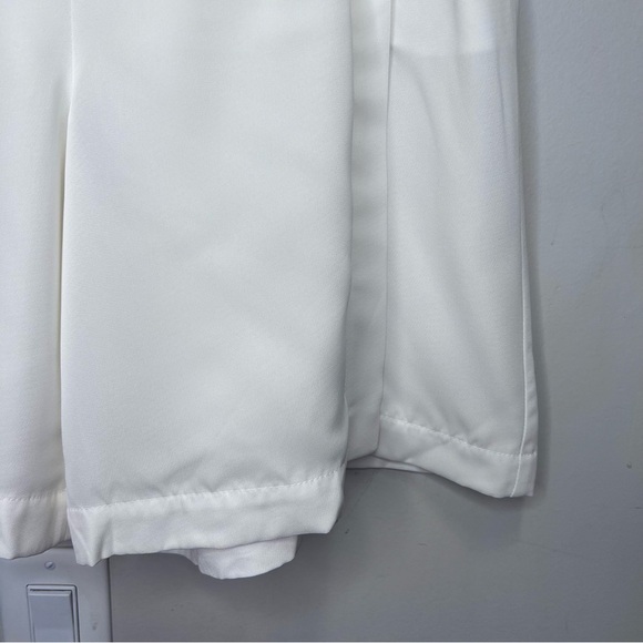 Giorgio Armani Pleated Snap-Closure Shorts Size Medium - Picture 4 of 16